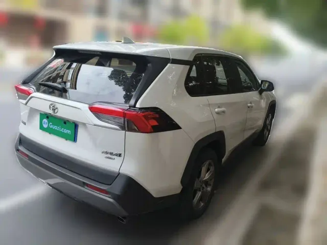 Toyota RAV4 — Фото автомобиля 4