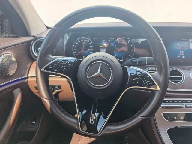 Mercedes-Benz E-Class — Фото автомобиля 13