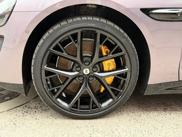 Xiaomi SU7 — Фото автомобиля 16