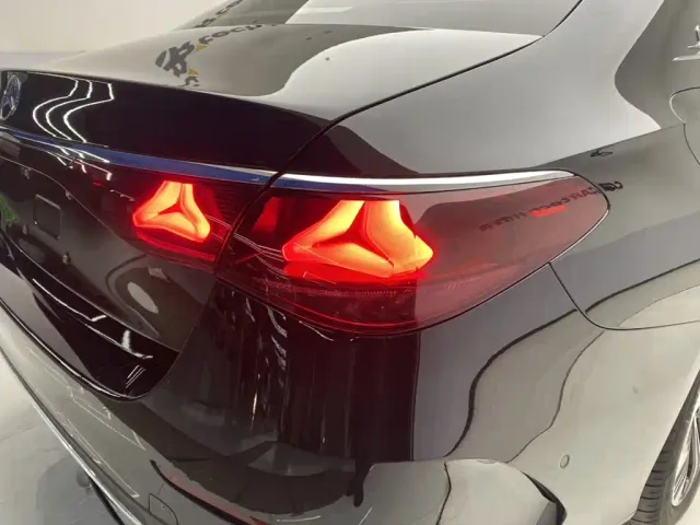 Mercedes-Benz E-Class — Фото автомобиля 10