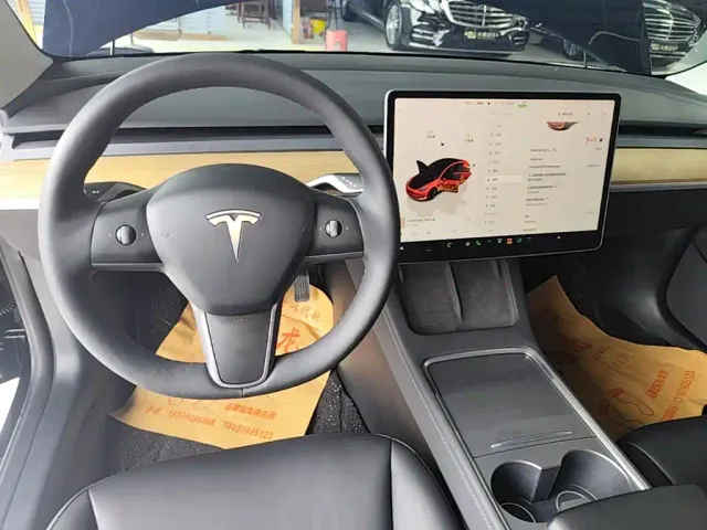 Tesla Model 3 — Фото автомобиля 13
