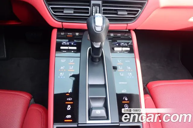 Porsche Macan — Фото автомобиля 9
