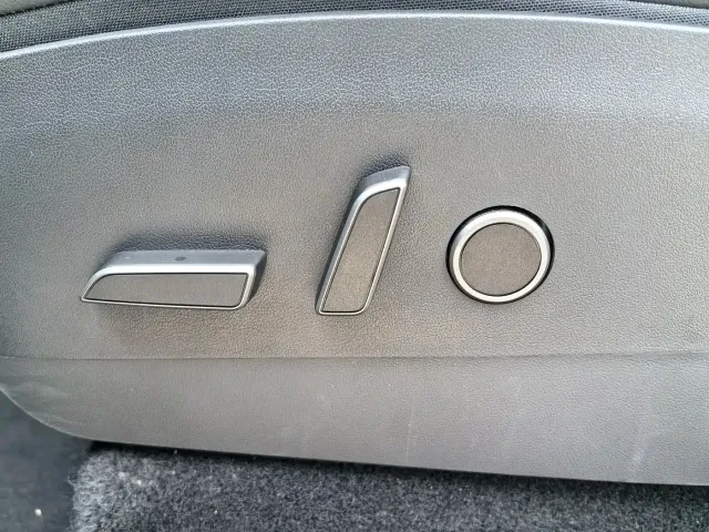 Tesla Model Y — Фото автомобиля 23