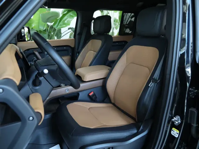 Land Rover Defender — Фото автомобиля 6