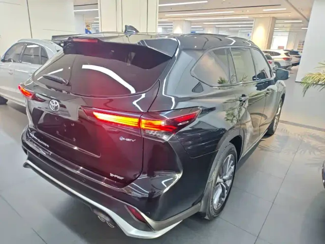 Toyota Crown Kluger — Фото автомобиля 6