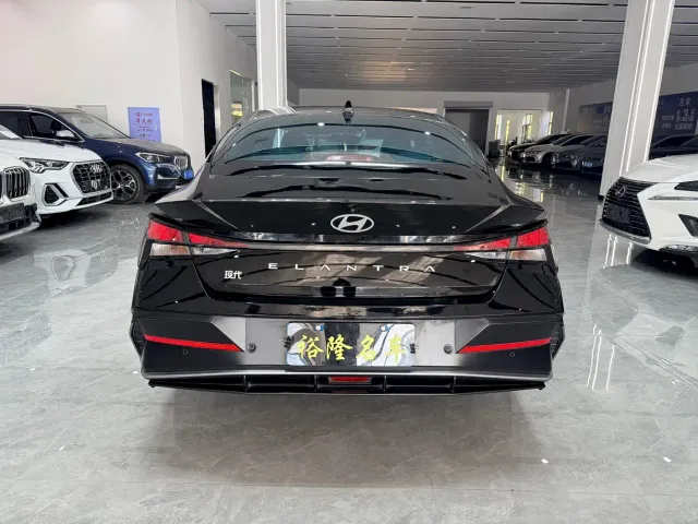 Hyundai Elantra — Фото автомобиля 5