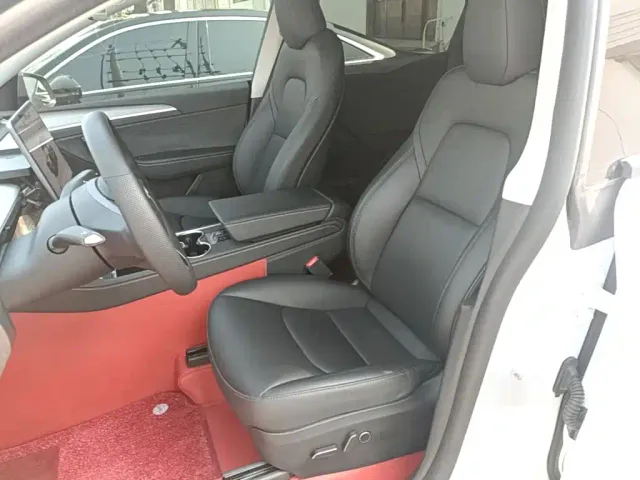 Tesla Model Y — Фото автомобиля 14