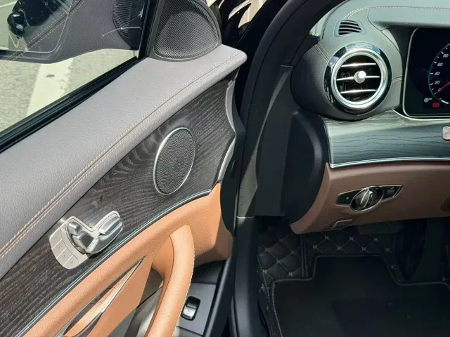 Mercedes-Benz E-Class — Фото автомобиля 8