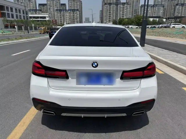 BMW 5 Series — Фото автомобиля 5