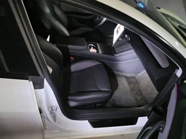 Tesla Model 3 — Фото автомобиля 13