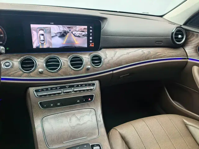 Mercedes-Benz E-Class — Фото автомобиля 5