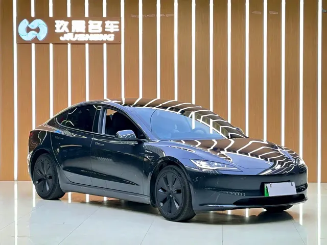 Tesla Model 3 — Фото автомобиля 3