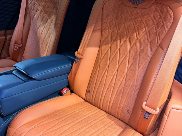 Bentley Flying Spur — Фото автомобиля 12