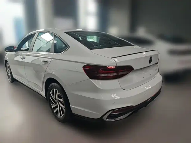 Volkswagen Lavida — Фото автомобиля 6
