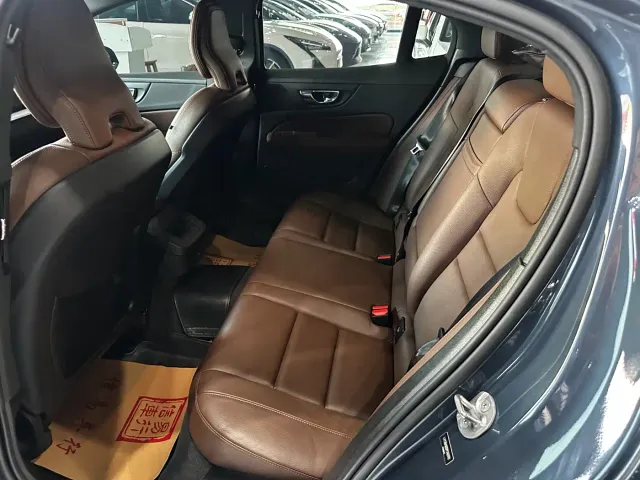 Volvo S60 — Фото автомобиля 8