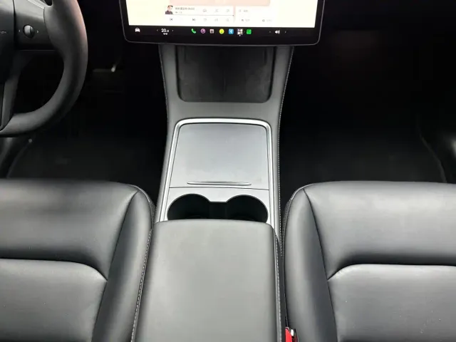 Tesla Model Y — Фото автомобиля 15