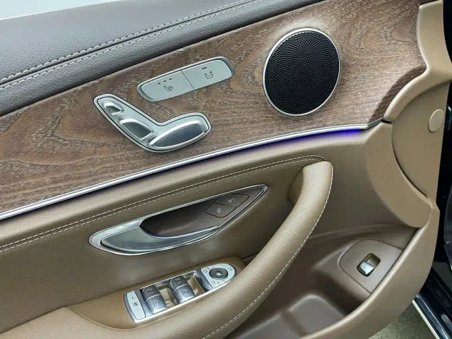 Mercedes-Benz E-Class — Фото автомобиля 10