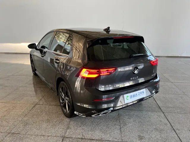Volkswagen Golf — Фото автомобиля 5