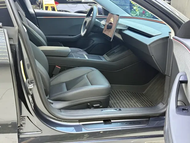Tesla Model 3 — Фото автомобиля 11