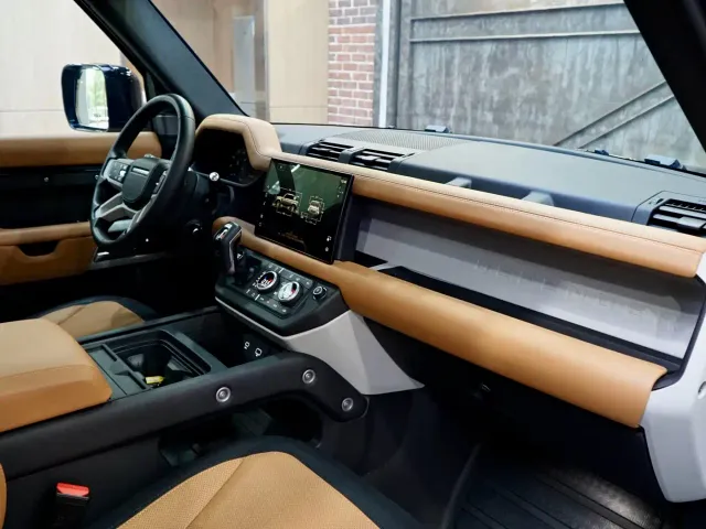 Land Rover Defender — Фото автомобиля 8
