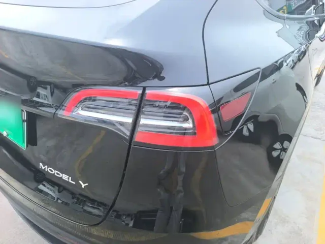 Tesla Model Y — Фото автомобиля 7
