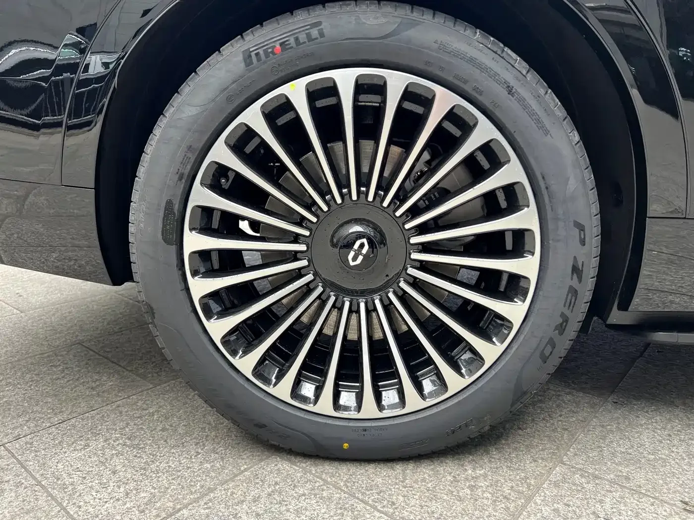 AITO Wenjie AITO M9 2024 Range Extender Max Edition 42kWh 6-seater — Фото автомобиля 15