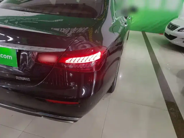 Mercedes-Benz E-Class — Фото автомобиля 7