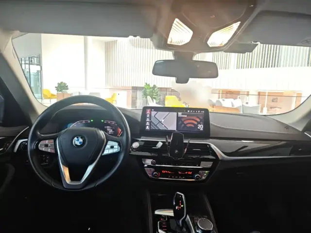 BMW 5 Series — Фото автомобиля 9