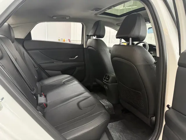 Hyundai Elantra — Фото автомобиля 7