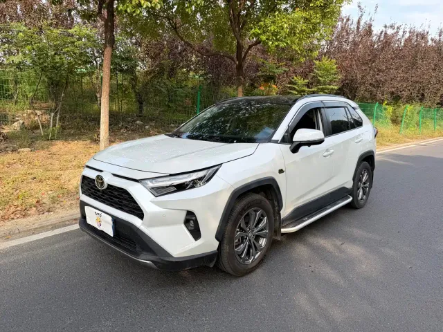Фотография автомобиля — Toyota RAV4