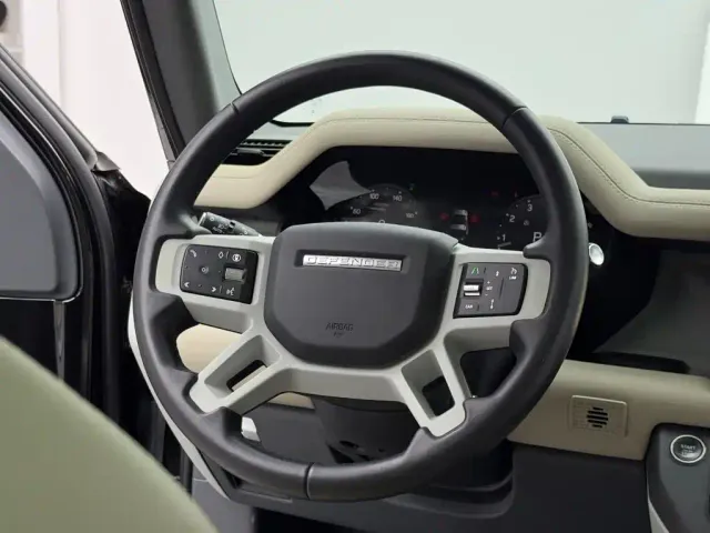 Land Rover Defender — Фото автомобиля 12