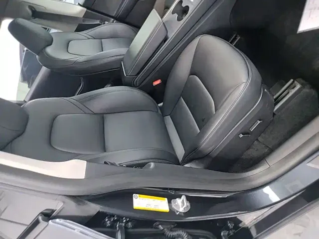 Tesla Model Y — Фото автомобиля 24