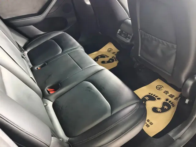 Tesla Model Y — Фото автомобиля 17