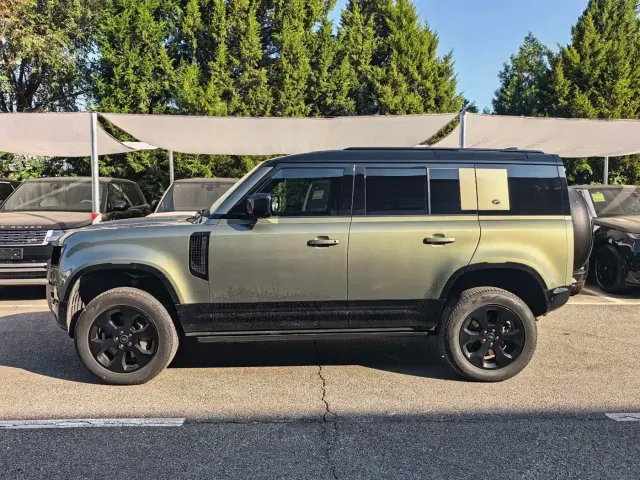 Land Rover Defender — Фото автомобиля 2