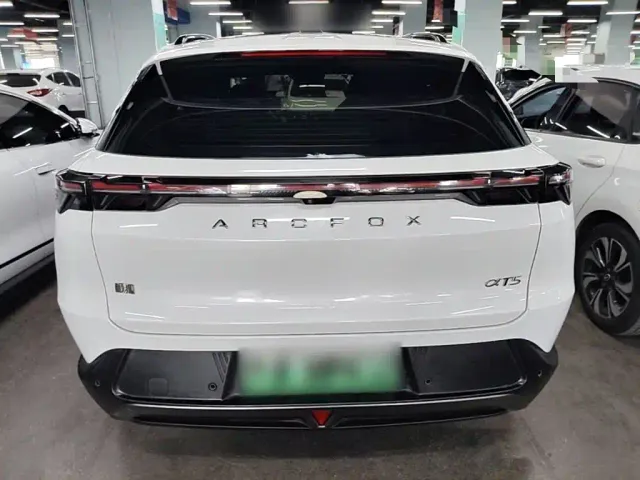 Arcfox Alpha T5 — Фото автомобиля 5
