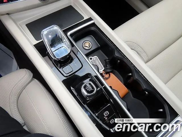 Вольво XC60 — Фото автомобиля 11