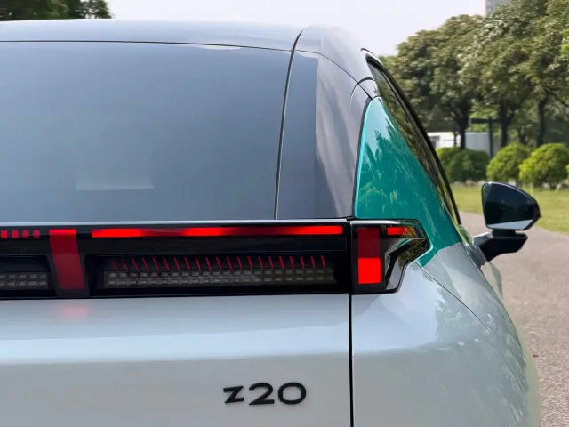 Lynk & Co Z20 — Фото автомобиля 9