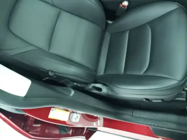 Tesla Model Y — Фото автомобиля 24