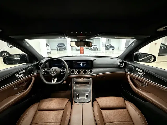 Mercedes-Benz E-Class — Фото автомобиля 6