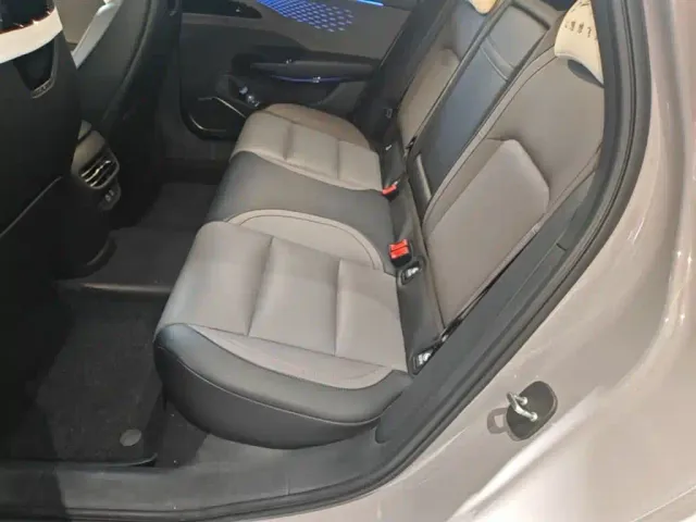 Hongqi EH7 — Фото автомобиля 16