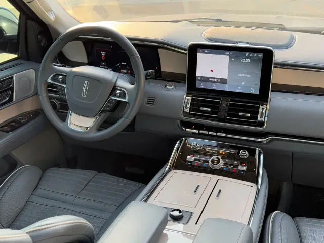 Lincoln Navigator — Фото автомобиля 11