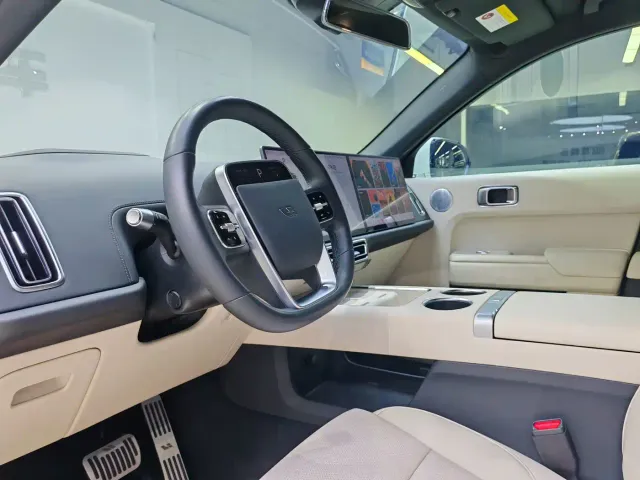 Li Auto L7 — Фото автомобиля 4