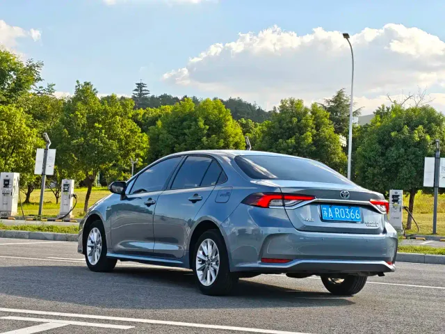Toyota Corolla — Фото автомобиля 5
