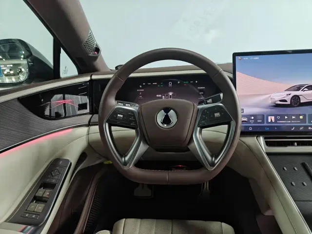 Denza Z9GT — Фото автомобиля 2