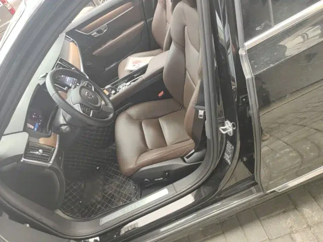 Volvo S90 — Фото автомобиля 14