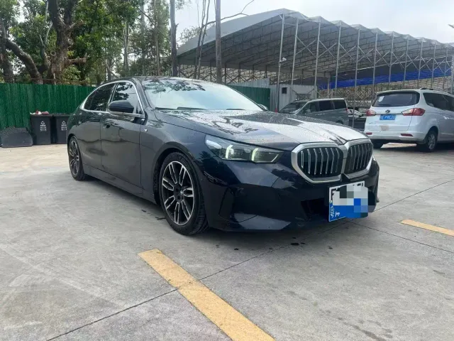 BMW 5 Series — Фото автомобиля 3