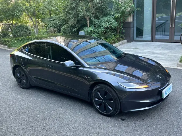 Tesla Model 3 — Фото автомобиля 2