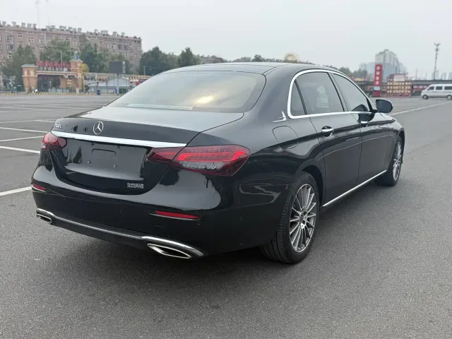 Mercedes-Benz E-Class — Фото автомобиля 6
