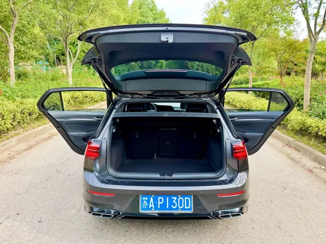 Volkswagen Golf — Фото автомобиля 12
