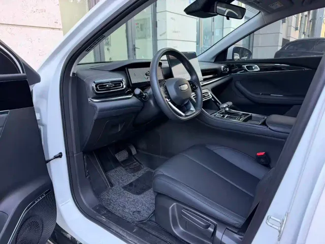 Geely Emgrand — Фото автомобиля 4